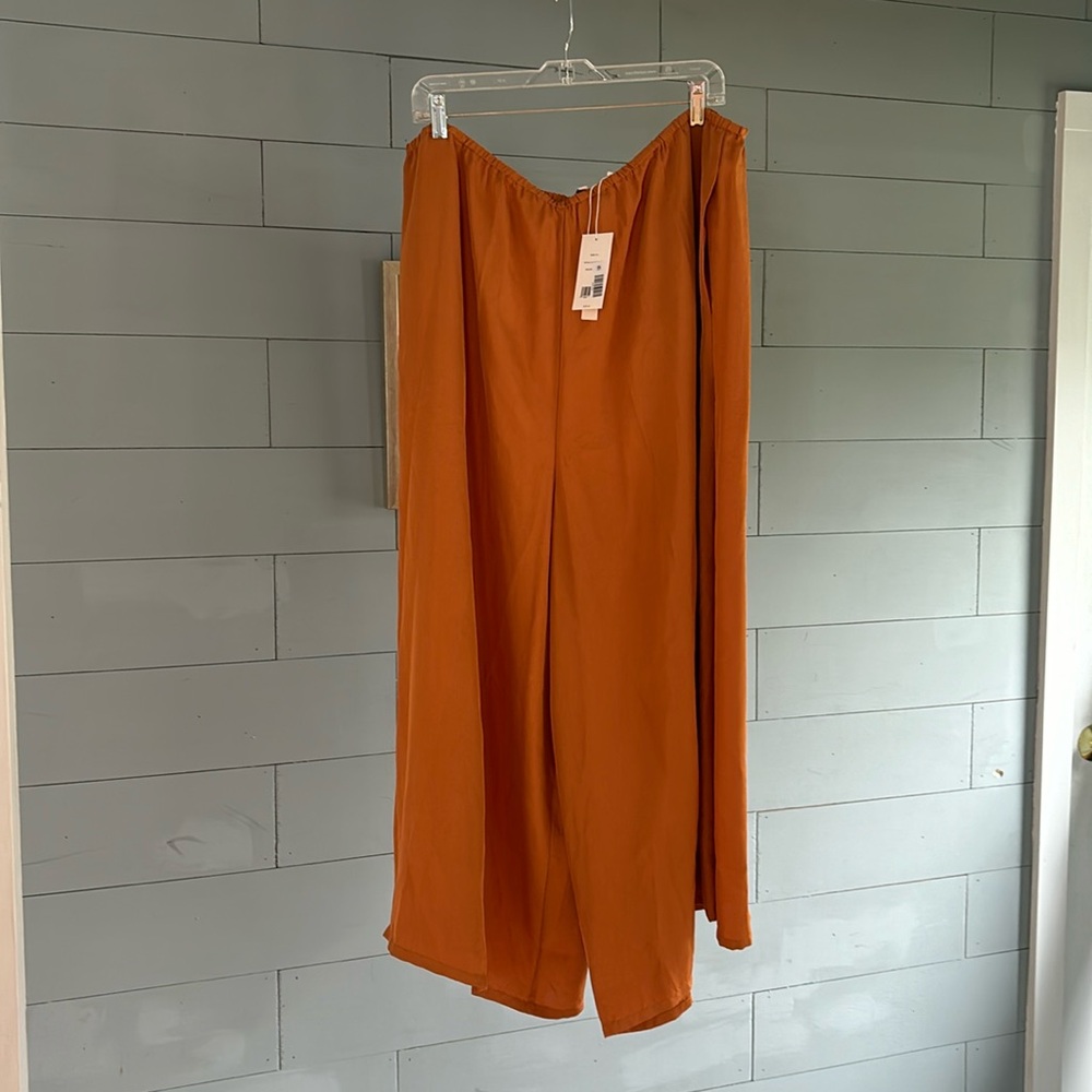 NWT‎ Vince metallic satin wide leg pull on capris